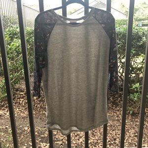 Lularoe “Randy” baseball tee